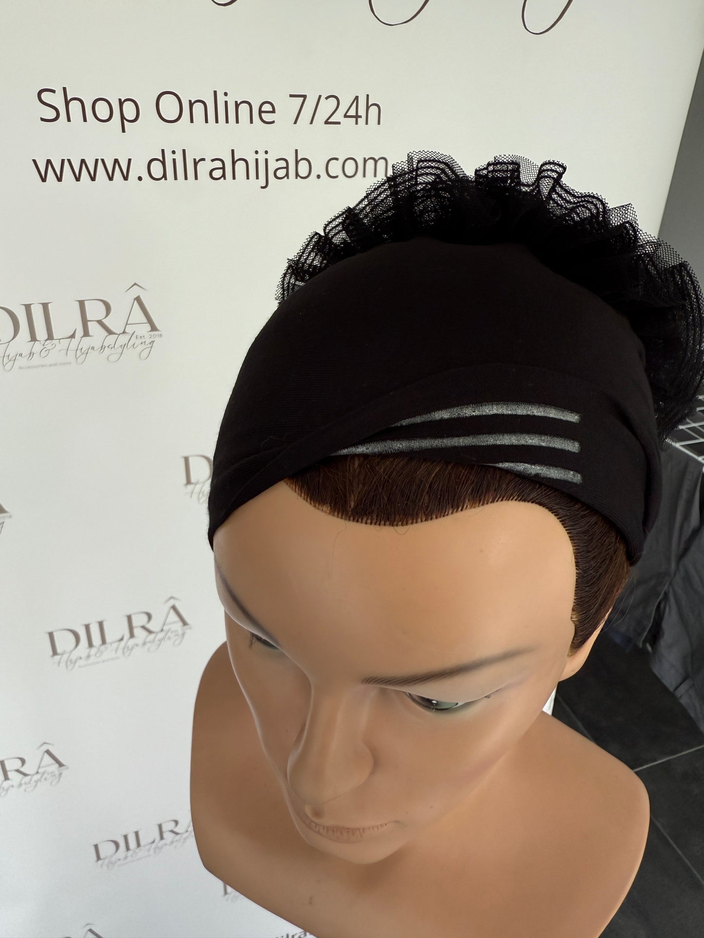 Bonnet mit Rüschendetail & Silikonstreifen